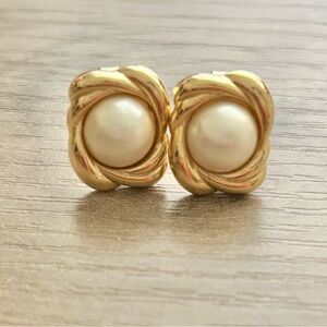 Trifari Vintage Gold and Pearl Clip On Earrings